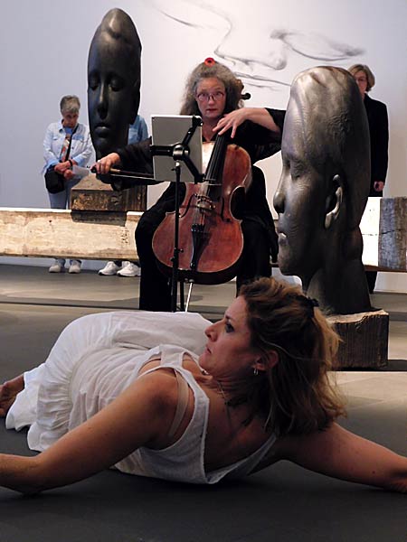 Konzert-Performance der Duisburger Philharmoniker in der Plensa-Ausstellung im Museum K&uuml;ppersm&uuml;hle in Duisburg