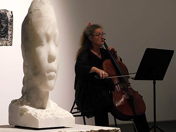 Konzert-Performance der Duisburger Philharmoniker in der Plensa-Ausstellung im Museum K&uuml;ppersm&uuml;hle in Duisburg