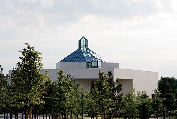 Ausstellung 'Video Killed the Radio Star - The 1980s and their Cultural Echoes' im Mudam Luxembourg