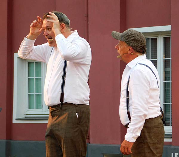 Schauspiel 'K&ouml;nig &Ouml;dipus' bei den Oberhausener Schlossn&auml;chten im Schlossinnenhof