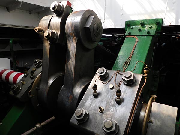 Überführung des Schaufelraddampfers 'Oscar Huber' in eine Duisburger Werft