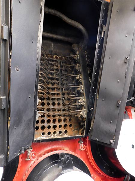 Überführung des Schaufelraddampfers 'Oscar Huber' in eine Duisburger Werft