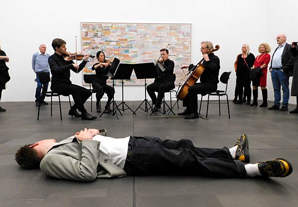 Konzert-Performance 'Unsch&auml;rfe - unbeschreiblich' der Duisburger Philharmoniker im Museum K&uuml;ppersm&uuml;hle in Duisburg