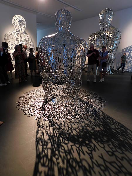 Ausstellung 'Jaume Plensa - Invisible' im Museum K&uuml;ppersm&uuml;hle in Duisburg - die Vernissage