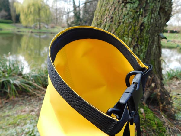 PSI-Spezial 'Outdoor': Rucksack und Taschenlampe von Nestler-matho