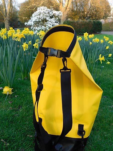 PSI-Spezial 'Outdoor': Rucksack und Taschenlampe von Nestler-matho