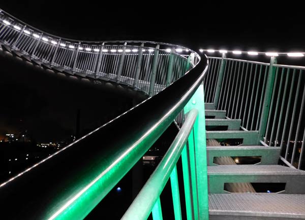 PSI-Spezial 'Outdoor': Rucksack und Taschenlampe von Nestler-matho