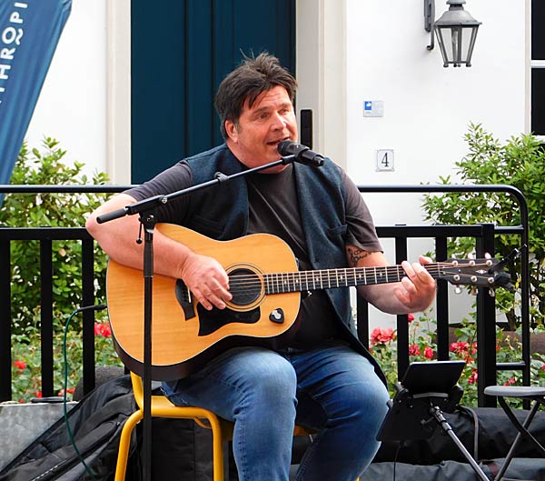 Kulturfestival 'Ruhrorter Campusabende' open air bei Haniel in Duisburg-Ruhrort - Mick Haering und D-Purple