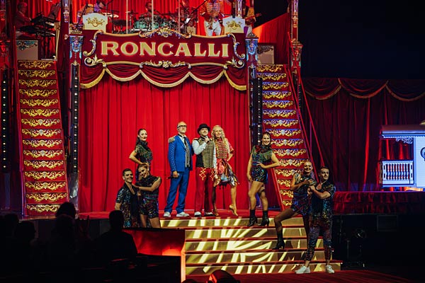 'Roncalli meets Schlager' im Metronom Theater Oberhausen