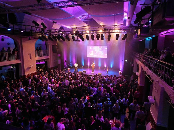 Mit-Sing-Konzert 'NightWash � Das Sing Ding' im Ebertbad in Oberhausen