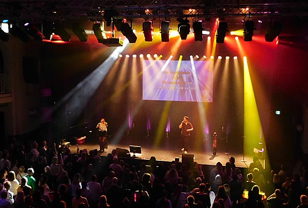 Mit-Sing-Konzert 'NightWash � Das Sing Ding' im Ebertbad in Oberhausen