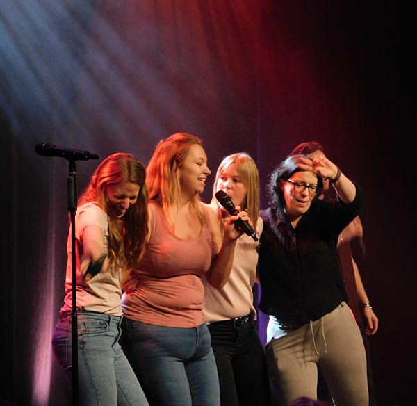 Mit-Sing-Konzert 'NightWash � Das Sing Ding' im Ebertbad in Oberhausen