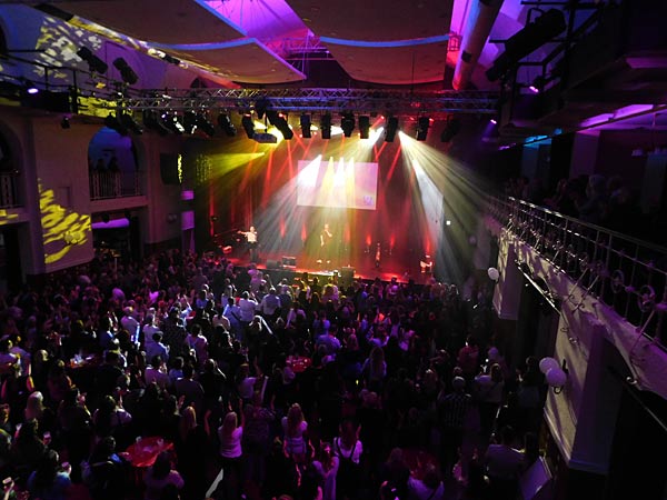 Mit-Sing-Konzert 'NightWash � Das Sing Ding' im Ebertbad in Oberhausen