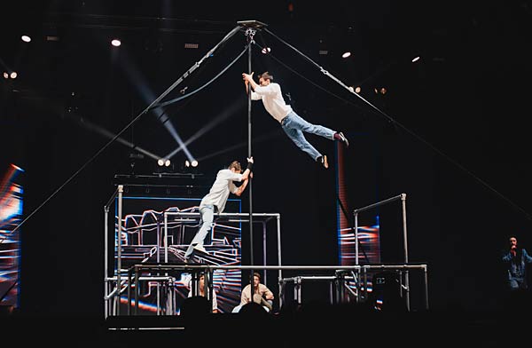 Show 'urbanatix: outa space' 2025 im RuhrCongress Bochum