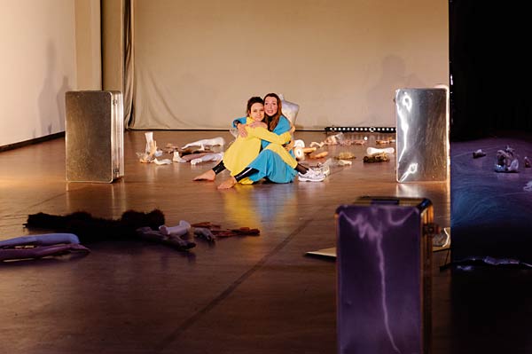 Schauspiel 'Viermal ICH' im Schauspiel Duisburg