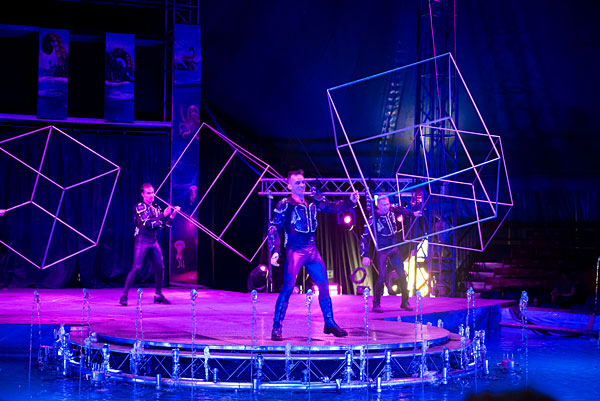 Zirkus 'Waterland' im Landschaftspark Duisburg-Nord