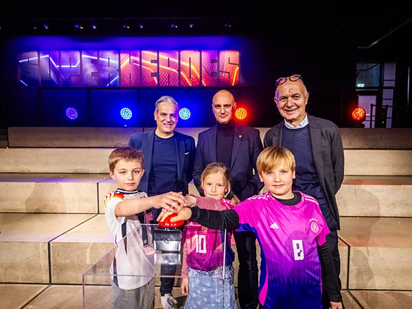 Ausstellung 'SUPERHEROES. Jamal Musiala. Florian Wirtz. The Immersive Experience' im Deutschen Fu&szlig;ballmuseum Dortmund