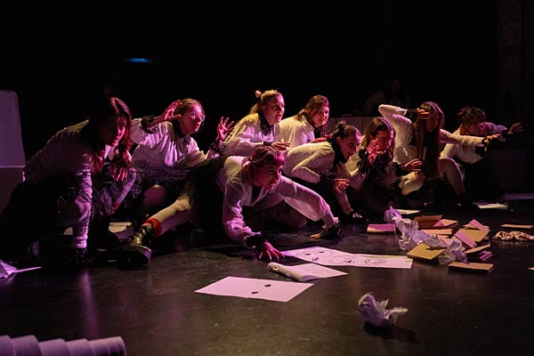 Schauspiel 'Ein Zimmer f&uuml;r sich alleine' im Schauspiel Duisburg